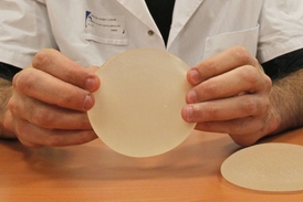 Prsní implantáty.