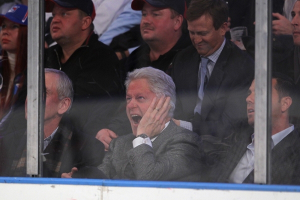Exprezident USA Bill Clinton navštívil souboj Rangers a Panters. Exprezident USA Bill Clinton navštívil souboj Rangers a Panters.