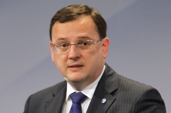 Premiér Petr Nečas vystoupil proti dani z finančních transakcí.