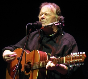 Písničkář, spisovatel, výtvarník a signatář Charty 77 Vlastimil Třešňák.