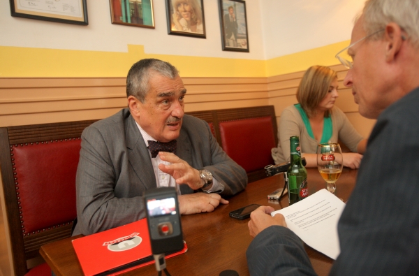Po volbách po mně neštěkne ani pes, myslí si Schwarzenberg. 
