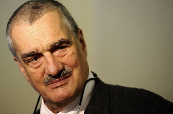 Ministr zahraničí Karel Schwarzenberg. Ministr zahraničí Karel Schwarzenberg.