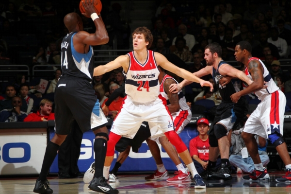 Jan Veselý (24) má za sebou premiéru v NBA.