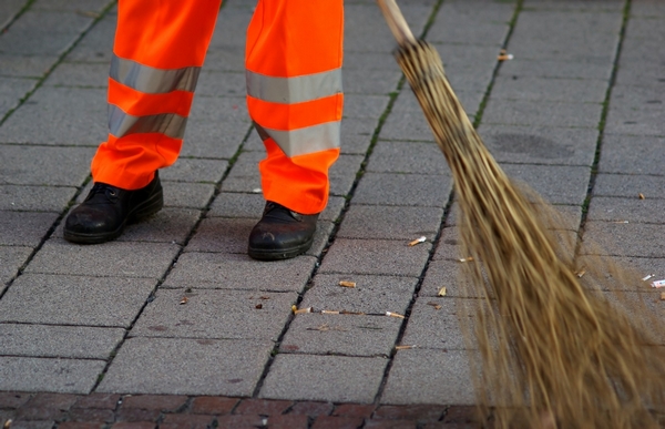 V Paříži se ročně sebere 315 tun nedopalků.