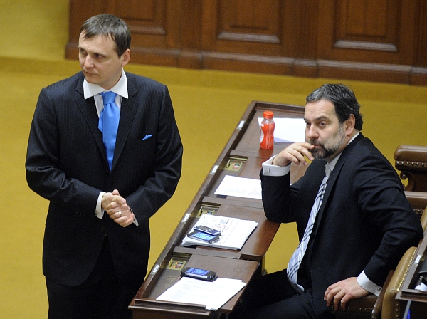 Vít Bárta (vlevo) a Radek John, zástupci Věcí veřejných.