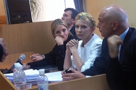 Rodina Tymošenkových u soudu, září 2011.