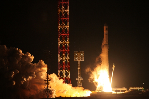 Rakety se prý ztrácejí, zrovna když jsou na odvrácené straně. Rakety se prý ztrácejí, zrovna když jsou na odvrácené straně.