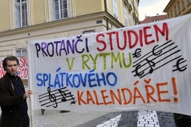 Prosincový protest studentů na podporu výhrad zástupců vysokých škol k Dobešovým zákonům.