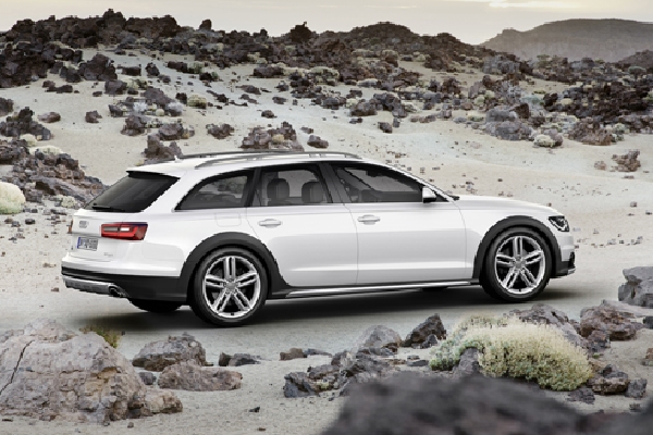Audi A6 allroad je kombíkem, který se lehšího terénu nebojí. Audi A6 allroad je kombíkem, který se lehšího terénu nebojí.