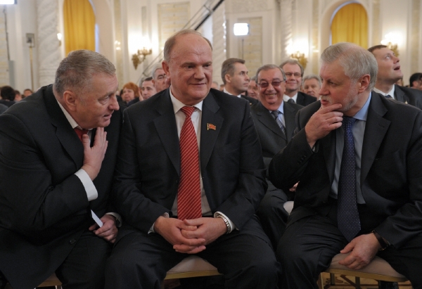 O prezidentské křeslo se kromě Putina a Zjuganova ucházejí i předáci dalších dvou parlamentních stran Vladimir Žirinovskij (vlevo) a Sergej Mironov (vpravo).