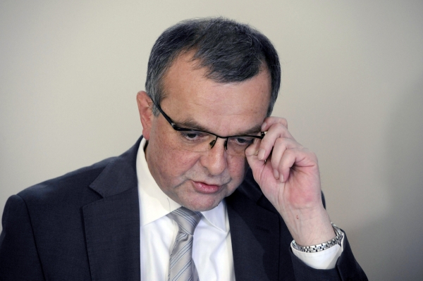 Podle ministra Kalouska by přejmenování Letiště Praha na Letiště Václava Havla stálo až patnáct milionů korun.