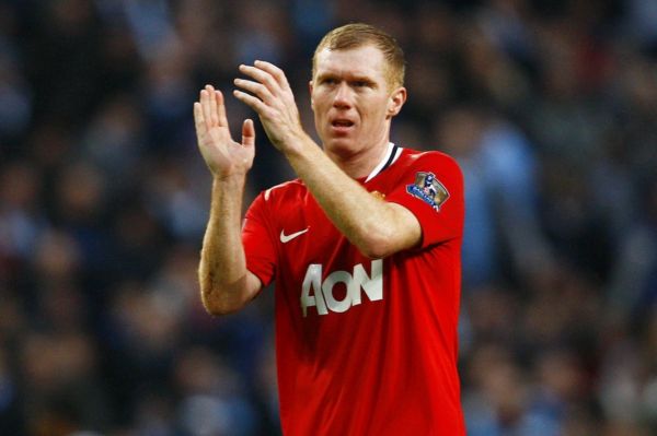 Paul Scholes se vrátil k fotbalu a pomáhá Manchesteru United. Paul Scholes se vrátil k fotbalu a pomáhá Manchesteru United.