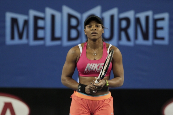 Serena Williamsová při tréninku v Melbourne. Serena Williamsová při tréninku v Melbourne.