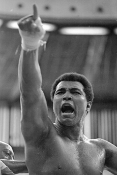 Muhammad Ali na snímku z roku 1975.