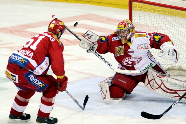 Brankář Dominik Furch svými výkony táhne pražskou Slavii. Brankář Dominik Furch svými výkony táhne pražskou Slavii.