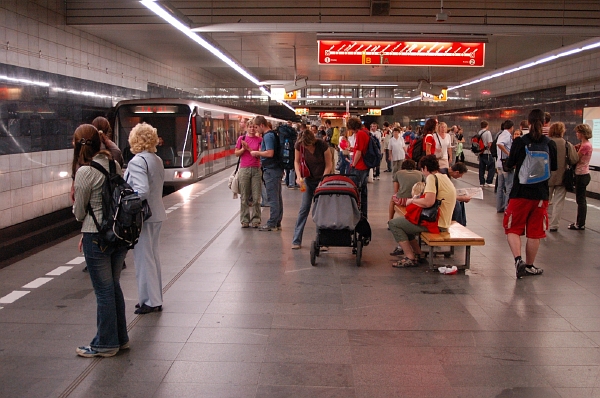 Pražské metro (ilustrační foto). Pražské metro (ilustrační foto).