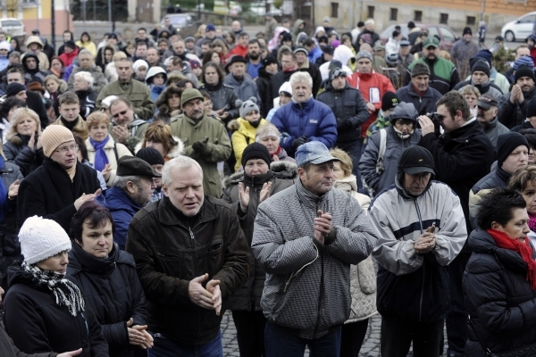 Incident se odehrál během nedělní demonstrace ve Varnsdorfu. Incident se odehrál během nedělní demonstrace ve Varnsdorfu.