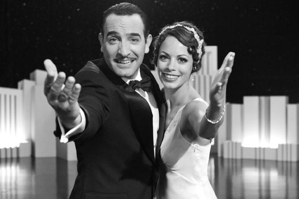 Film Umělec vrací diváka do éry černobílého filmu.