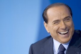 Silvio Berlusconi považuje za duchaplné vytahovat na Němce při kdejaké diskusi nacistickou minulost jejich země.