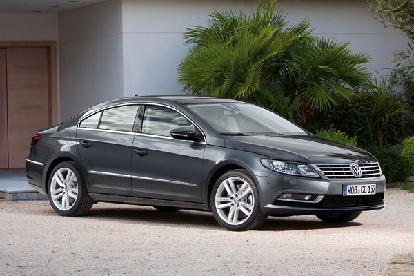 VW CC snoubí vzezření sportovního vozu s komfortem limuzíny.