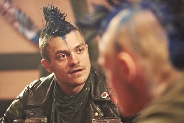 Jiří Mádl v novém filmu Bohdana Slámy Čtyři slunce. Jiří Mádl v novém filmu Bohdana Slámy Čtyři slunce.