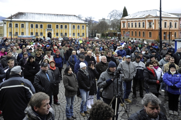 Novoroční útok Romů minulý týden ve Varnsdorfu vyvolal další z demonstrací proti nepřizpůsobivým. Novoroční útok Romů minulý týden ve Varnsdorfu vyvolal další z demonstrací proti nepřizpůsobivým.