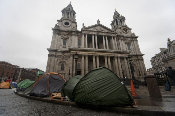 Britský soud rozhodl, že londýnská čtvrť City může vyklidit stanový tábor demonstrantů proti sociální nerovnosti.