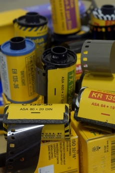 Kodak je před bankrotem, firma zaostala za konkurencí při přechodu na digitální technologie.