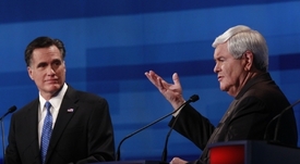 Na Romneyho dotahuje někdejší předseda sněmovny reprezentantů Newt Gingrich (vpravo).