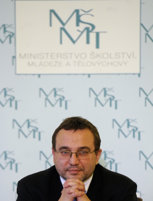Ministr Josef Dobeš.