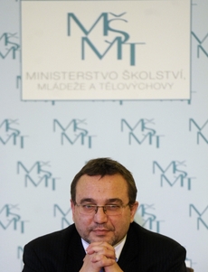 Ministr Josef Dobeš.