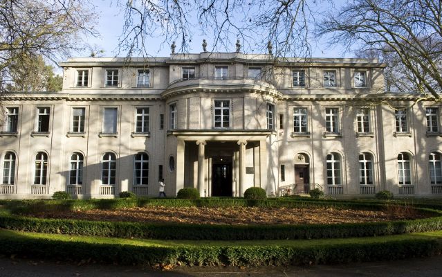 Vila ve Wannsee, kde se konferecne uskutečnila, slouží dnes jako památník.