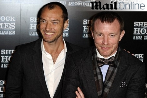 Zleva Jude Law a Guy Ritchie.