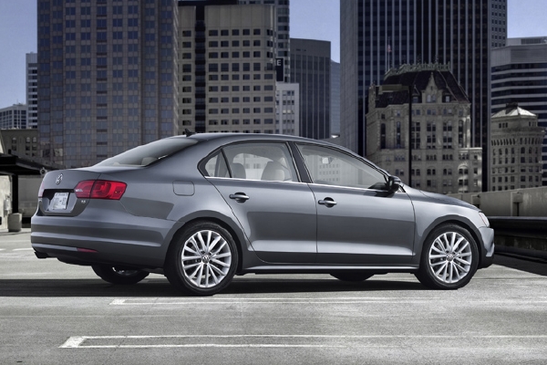 VW Jetta má pro americký trh vzadu bubnové brzdy.