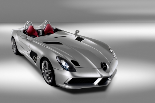 Legendární stříbrný šíp SLR Stirling Moss.