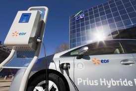 Počet dobíjecích stanic pro elektromobily i hybridy plug-in se i v Česku zvětšuje. Ilustrační snímek. 