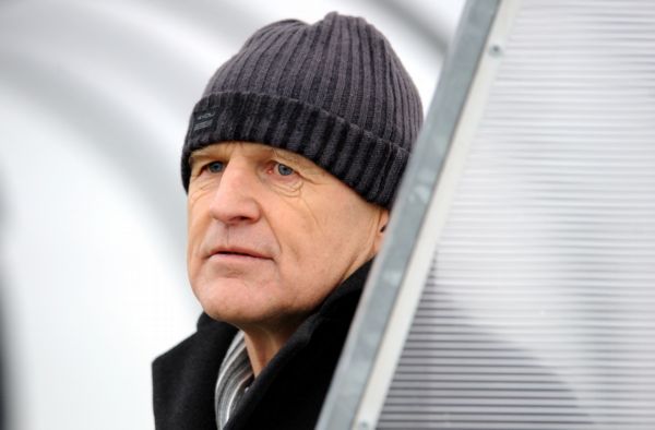 Jaroslav Hřebík se zbavil svého útočníka. Jaroslav Hřebík se zbavil svého útočníka.