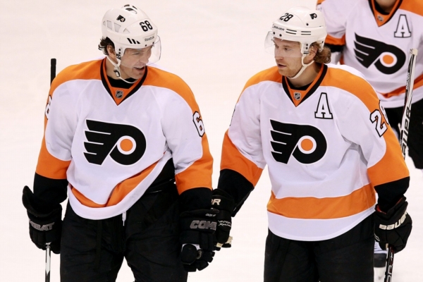 Útočný tandem Jaromír Jágr-Claude Giroux se trenér Philadelphie Peter Laviolette rozdělit nechystá. Útočný tandem Jaromír Jágr-Claude Giroux se trenér Philadelphie Peter Laviolette rozdělit nechystá.