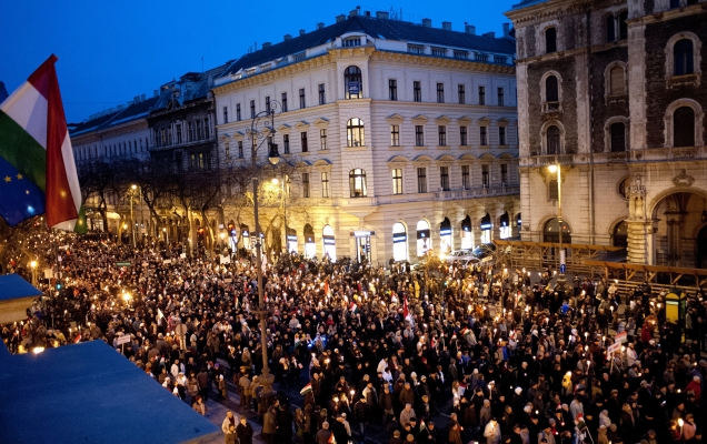 Na provládní pochod Budapeští přišlo 100 tisíc lidí.