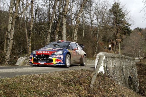 Sébastien Loeb v citroënu je na nejlepší cestě vykročit za obhajobou titulu mistra světa vítězstvím na slavné Rallye Monte Carlo. 