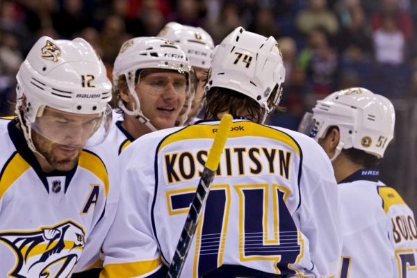 Martin Erat (uprostřed) pomohl Nashvillu porazit Chicago. Martin Erat (uprostřed) pomohl Nashvillu porazit Chicago.