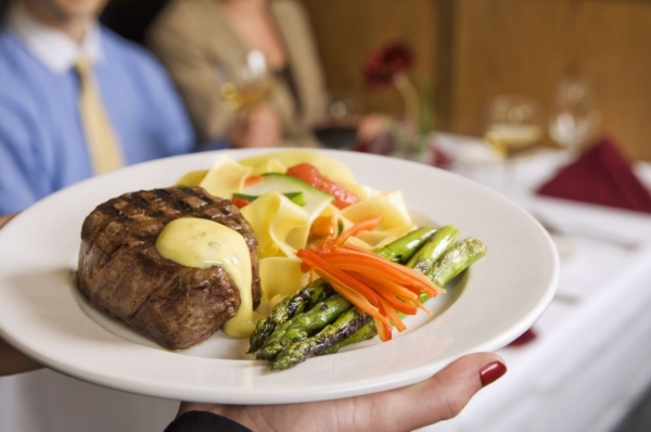 Jak se vyhnout tomu, aby vás v restauraci ošidili (ilustrační foto)? Jak se vyhnout tomu, aby vás v restauraci ošidili (ilustrační foto)?