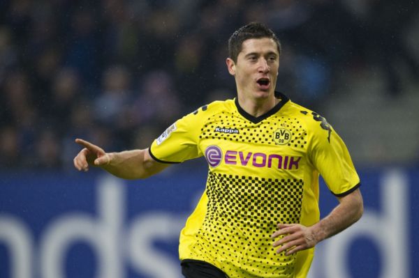 Polský útočník Dortmundu Robert Lewandowski přispěl k výhře nad Hamburkem dvěma góly. Polský útočník Dortmundu Robert Lewandowski přispěl k výhře nad Hamburkem dvěma góly.