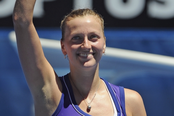 Petra Kvitová zdraví diváky po postupu do čtvrtfinále přes Anu Ivanovičovou. Petra Kvitová zdraví diváky po postupu do čtvrtfinále přes Anu Ivanovičovou.