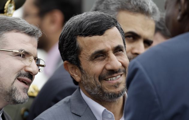 Íránský prezident Mahmúd Ahmadínežád. Íránský prezident Mahmúd Ahmadínežád.