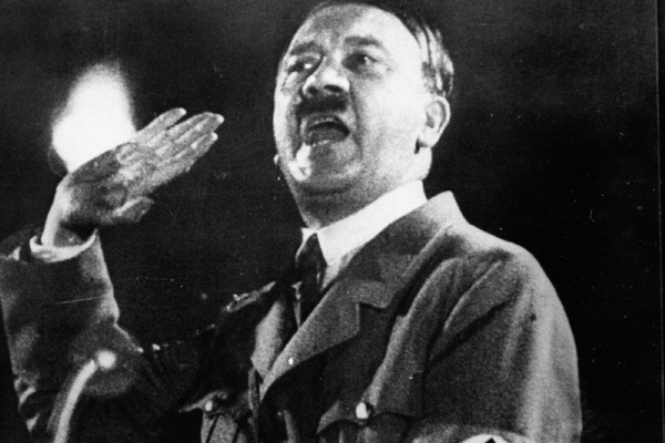Adolf Hitler se před politickou kariérou pokoušel uplatnit jako malíř.
