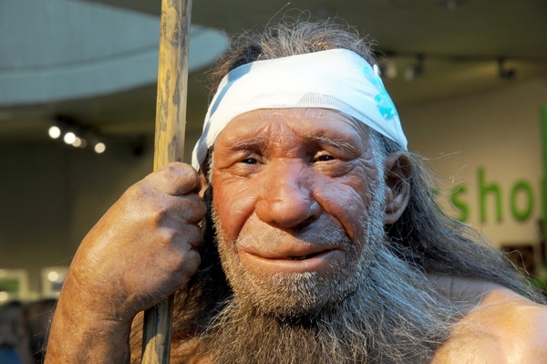 K jakému účelu neandertálci okrové barvivo používali, je dnes obtížné zjistit. K jakému účelu neandertálci okrové barvivo používali, je dnes obtížné zjistit.