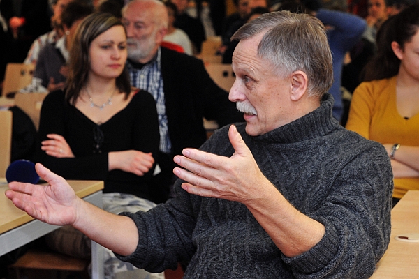 Písničkář, spisovatel a zároveň předseda českého PEN klubu Jiří Dědeček.