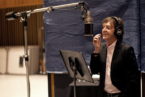 Paul McCartney ve studiu při nahrávání svého nového alba.