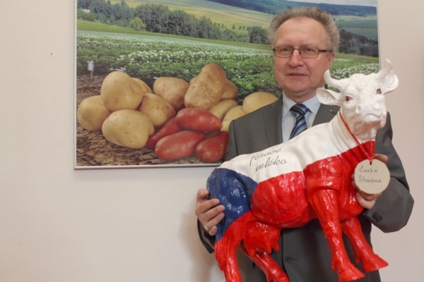Prezident Agrární komory Jan Veleba vidí pokles výroby masa velmi negativně. Prezident Agrární komory Jan Veleba vidí pokles výroby masa velmi negativně.